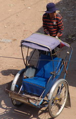 Cyclo-Fahrer in unserer Straße, Phnom Penh, Strasse 380