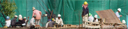 Detail gezoomt von der unteren Terrasse auf die Baustelle.