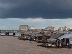 Mekong in Phnom Penh, dieses Wasser kommt aus Vientiane ...