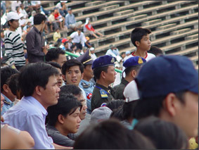 Fuballfans im Olmpia Stadion