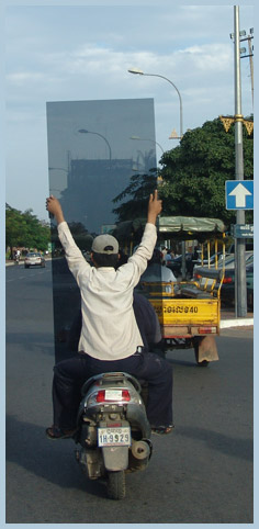 Transport auf dem Moped in Phnom Penh